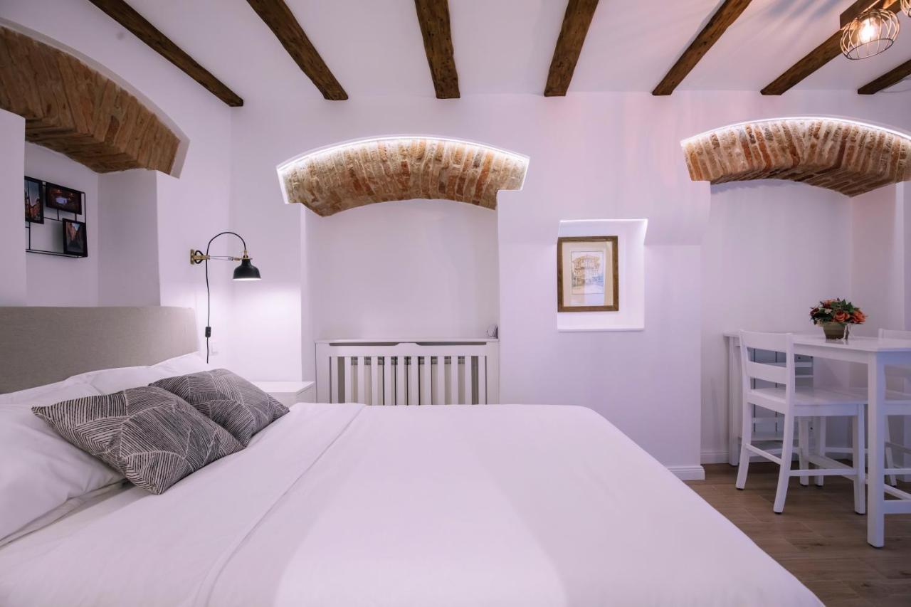 Chic Central Studio Sibiu Bagian luar foto
