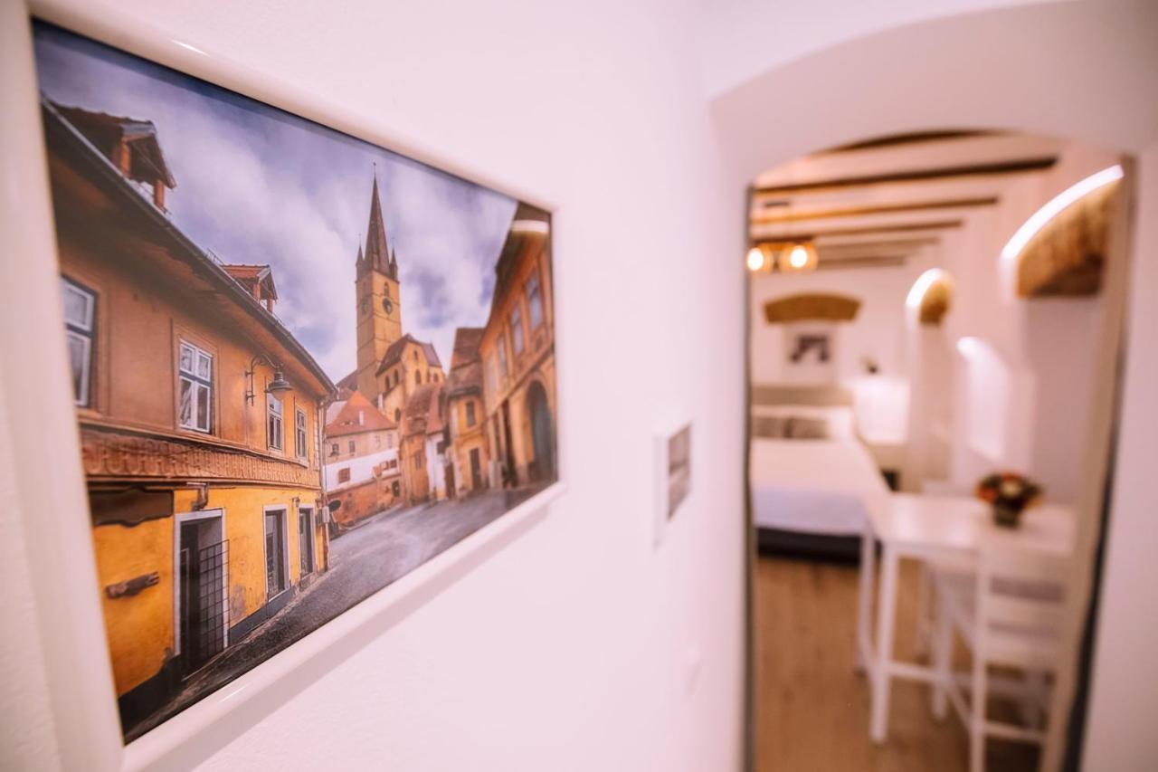 Chic Central Studio Sibiu Bagian luar foto